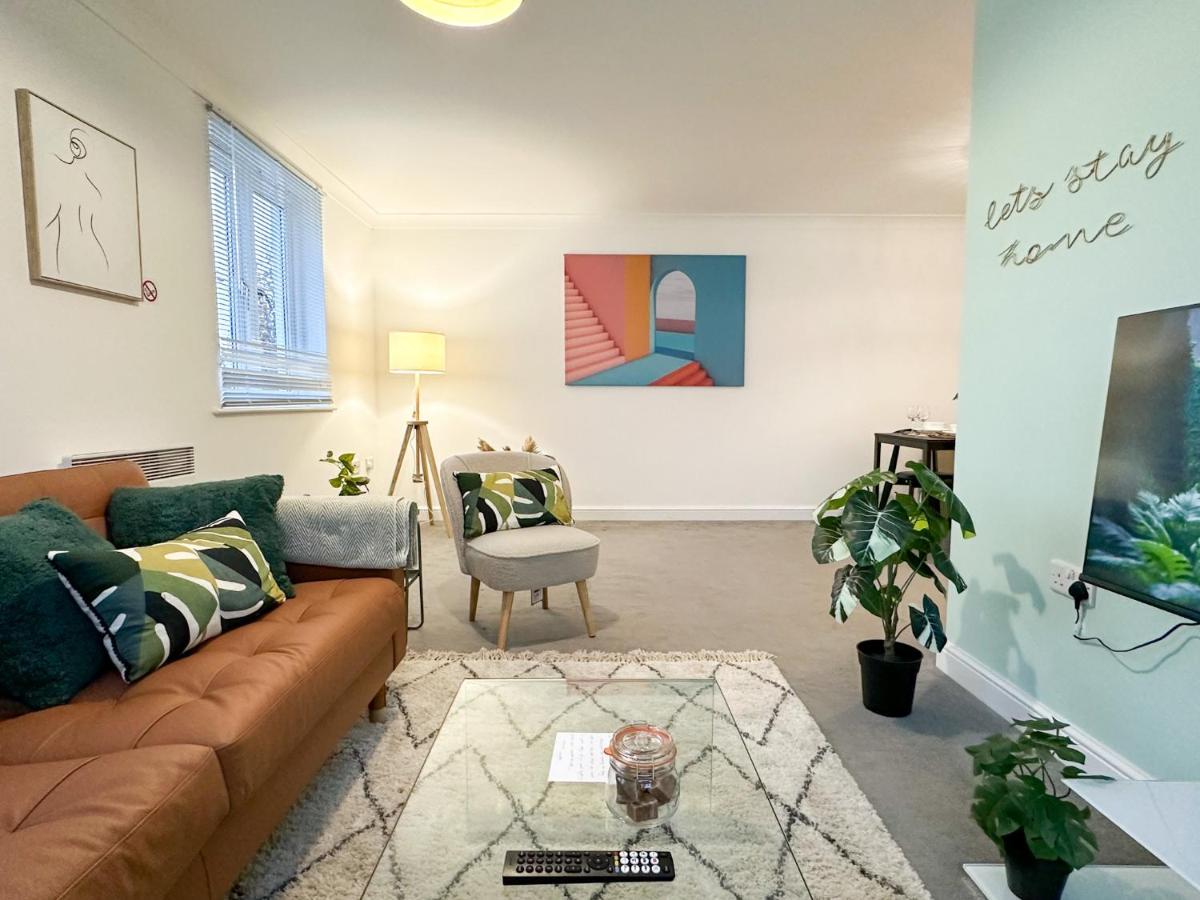 Luxury 2 Bedroom City Centre Apartment - Secure Parking - Amazing Location! Canterbury Kültér fotó
