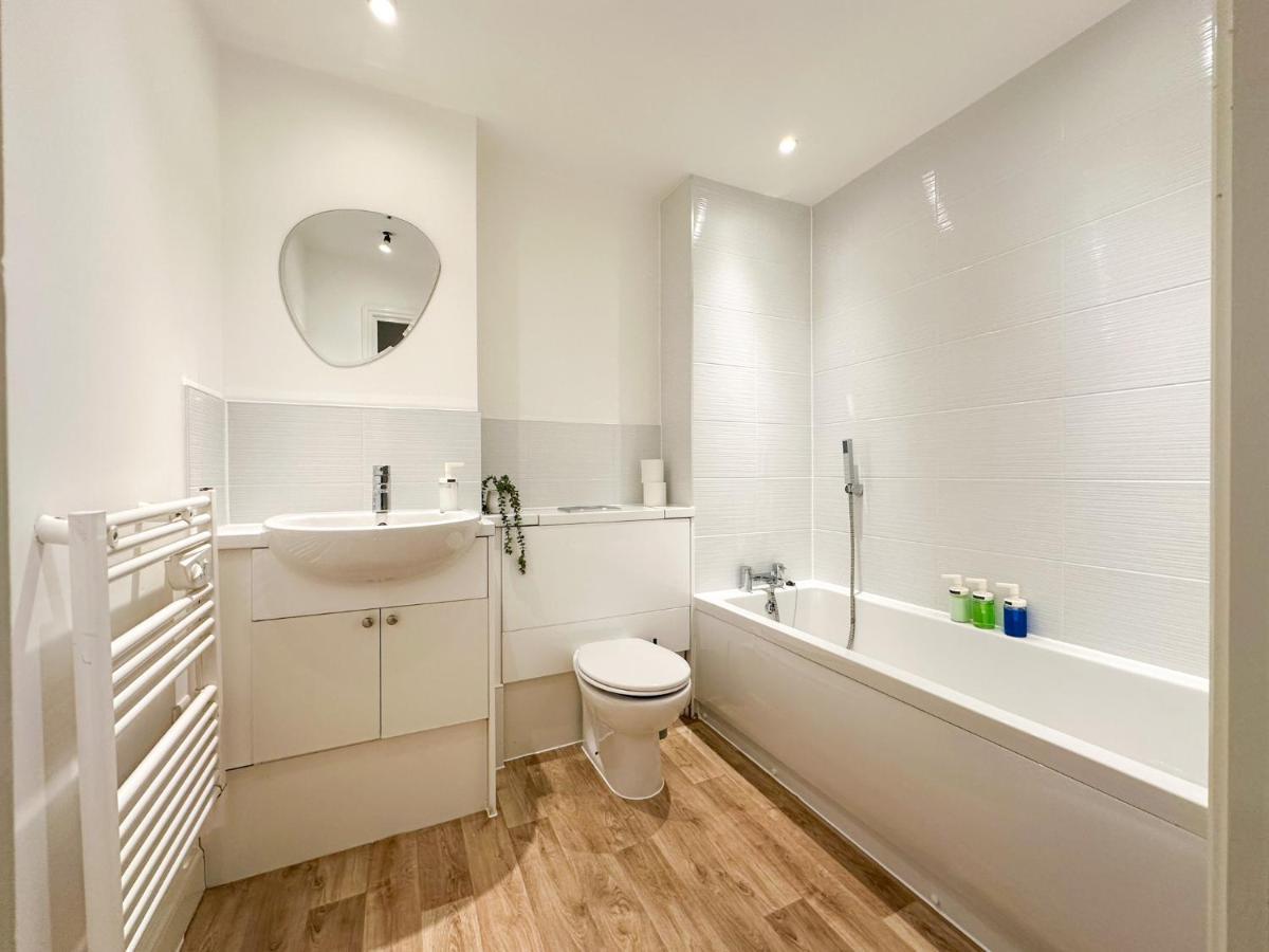 Luxury 2 Bedroom City Centre Apartment - Secure Parking - Amazing Location! Canterbury Kültér fotó
