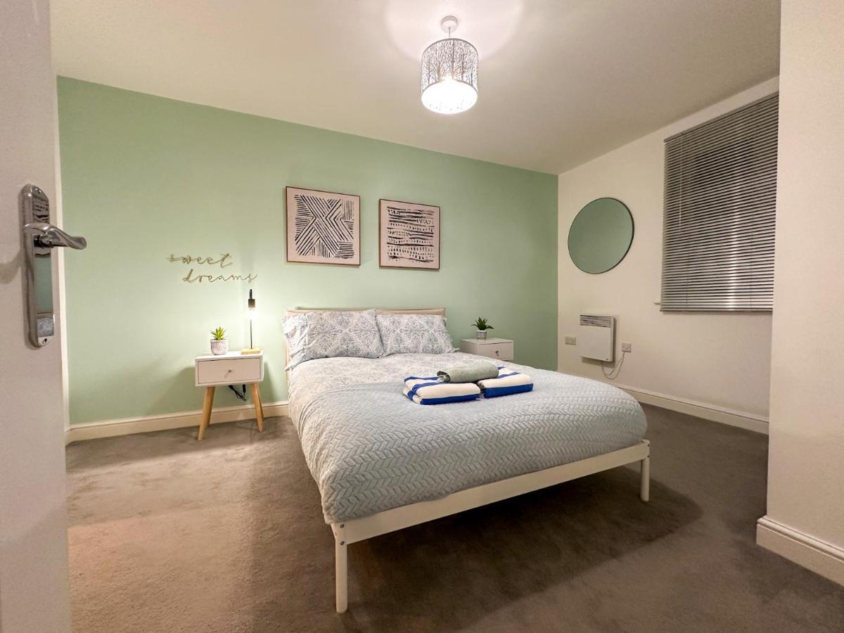 Luxury 2 Bedroom City Centre Apartment - Secure Parking - Amazing Location! Canterbury Kültér fotó