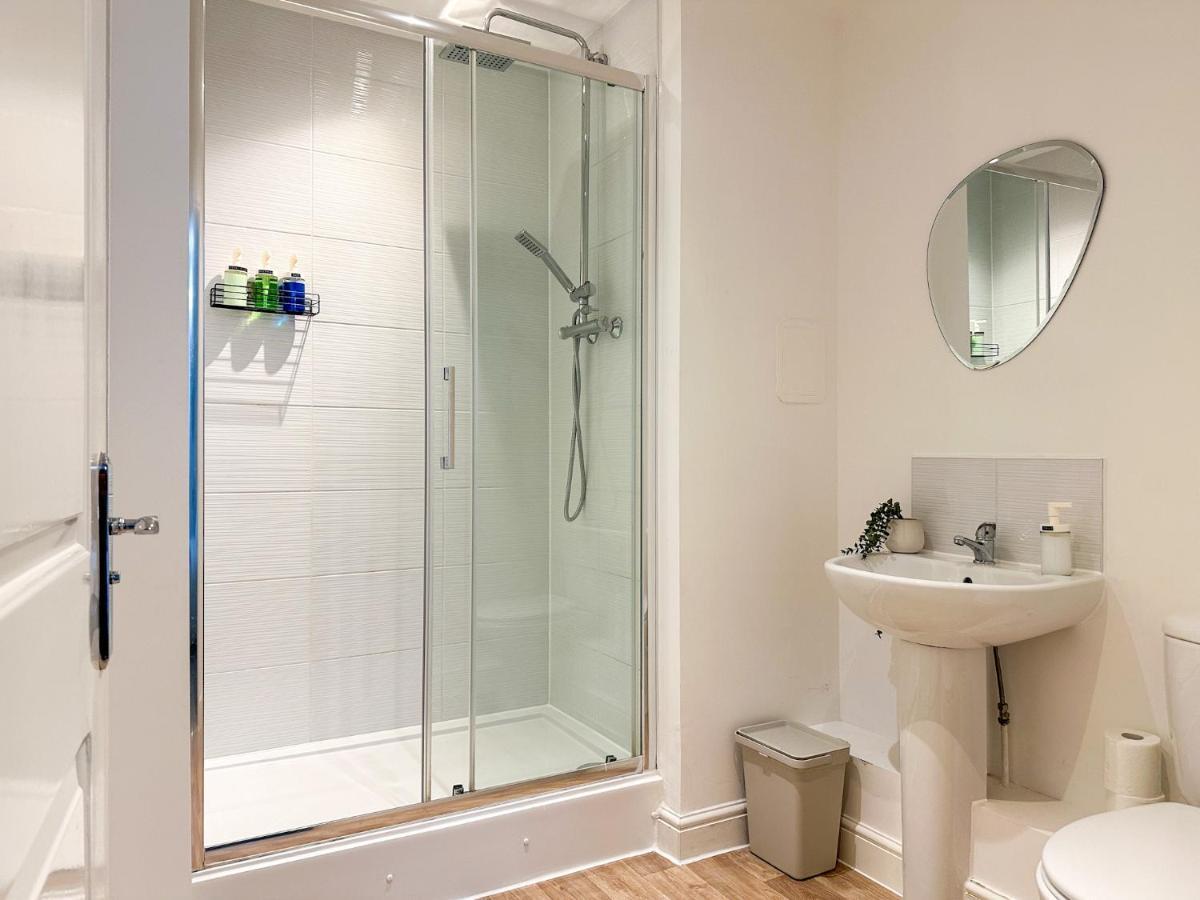 Luxury 2 Bedroom City Centre Apartment - Secure Parking - Amazing Location! Canterbury Kültér fotó