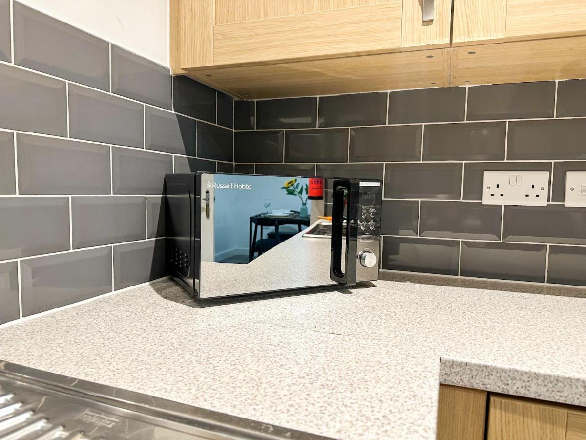 Luxury 2 Bedroom City Centre Apartment - Secure Parking - Amazing Location! Canterbury Kültér fotó