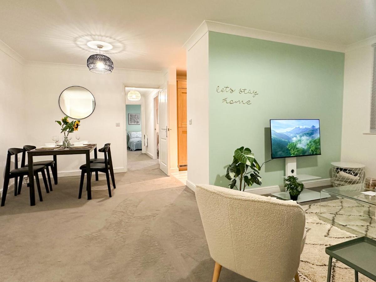 Luxury 2 Bedroom City Centre Apartment - Secure Parking - Amazing Location! Canterbury Kültér fotó
