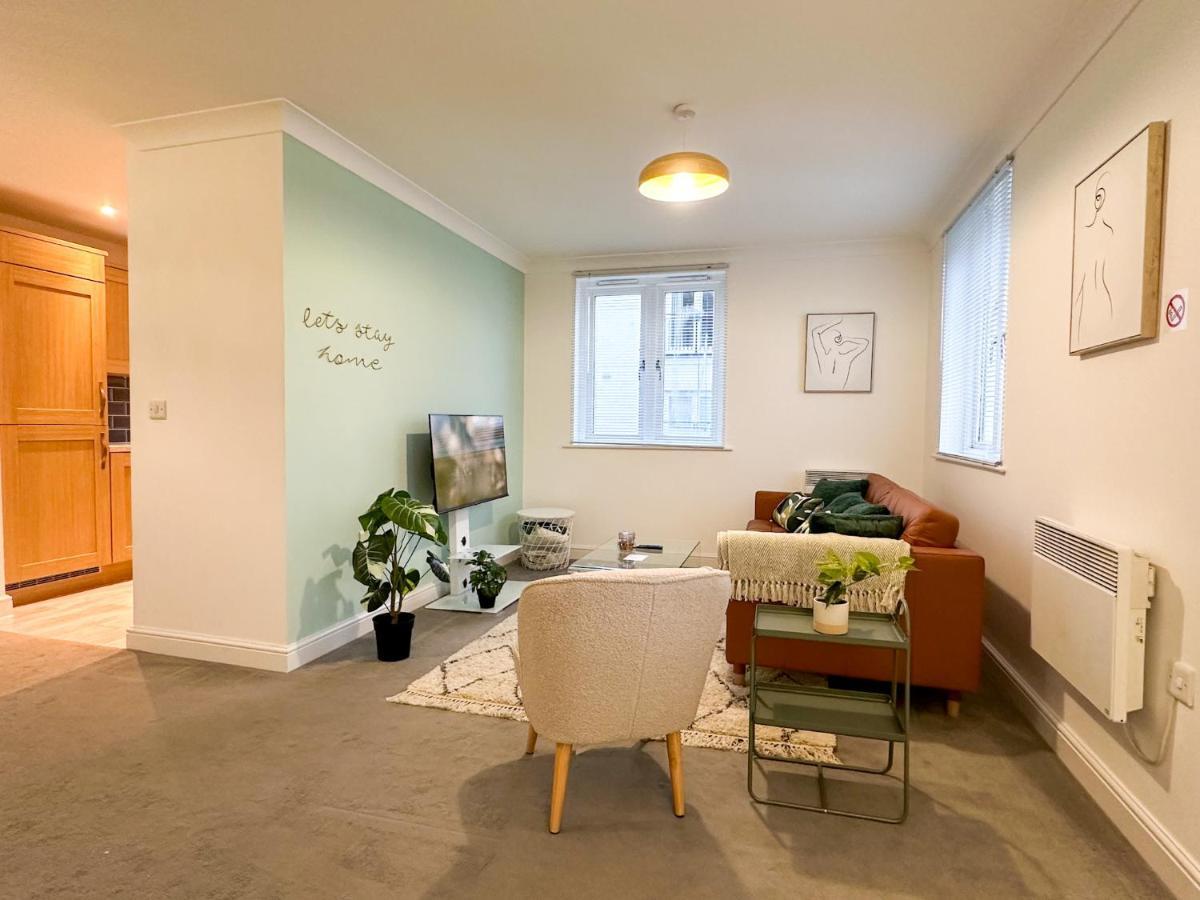 Luxury 2 Bedroom City Centre Apartment - Secure Parking - Amazing Location! Canterbury Kültér fotó