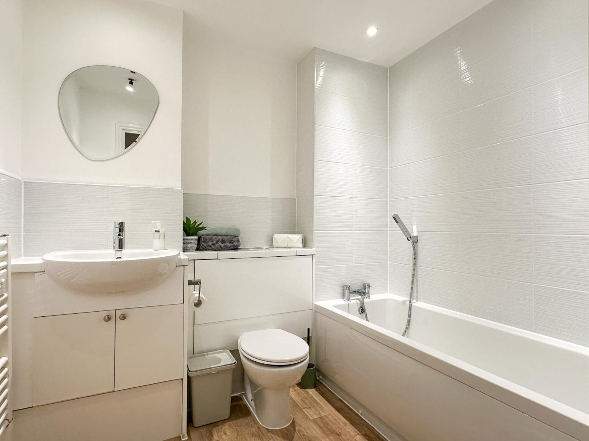 Luxury 2 Bedroom City Centre Apartment - Secure Parking - Amazing Location! Canterbury Kültér fotó