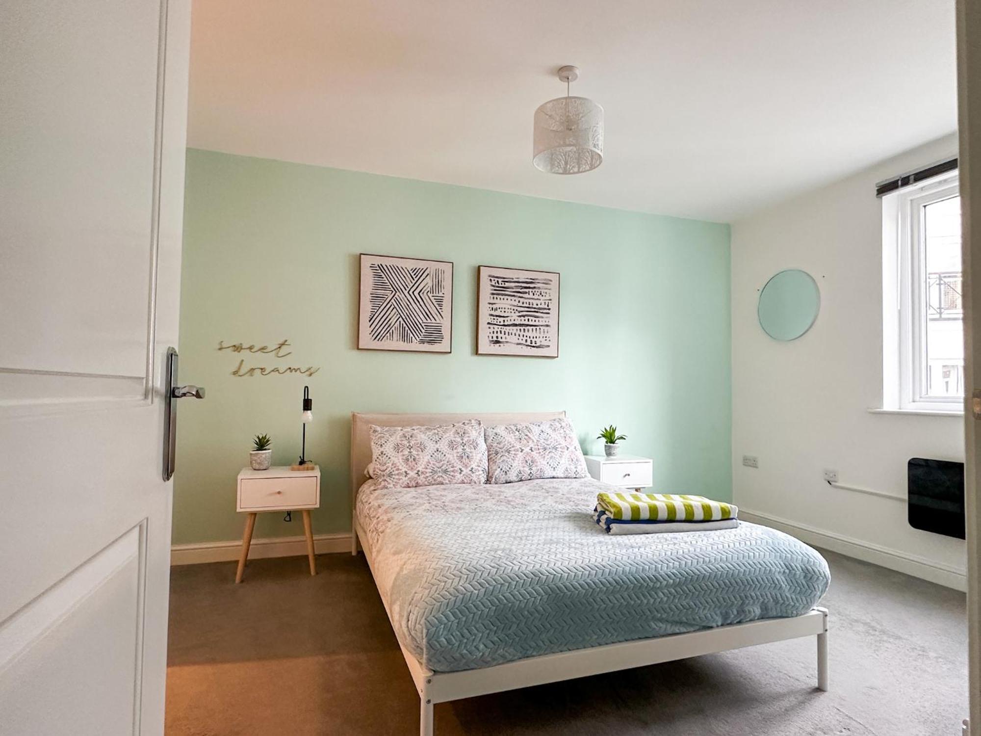 Luxury 2 Bedroom City Centre Apartment - Secure Parking - Amazing Location! Canterbury Kültér fotó